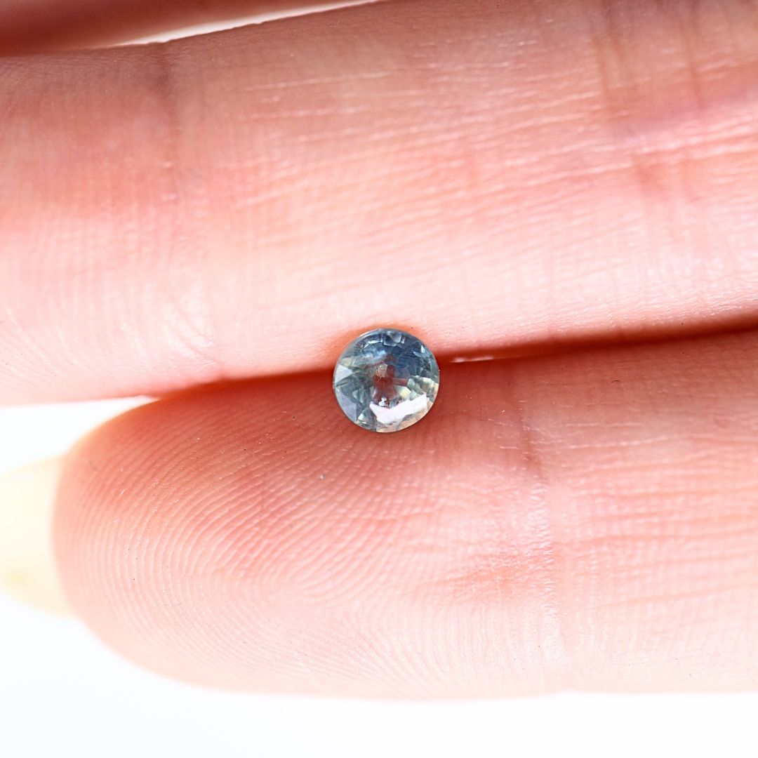 0.53ct Blue Green Round Sapphire