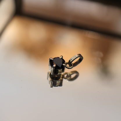 SAMPLE SALE: 0.50 CT Onyx Pendant in Silver