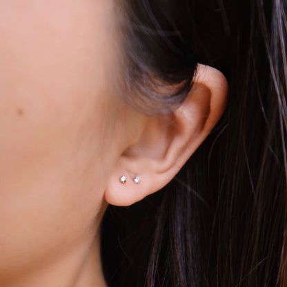 Tiny Diamond stud earrings in 18k White Gold