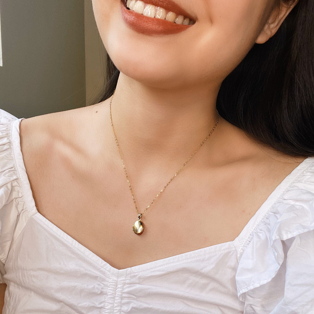 Oval Locket Necklace in 18K Gold