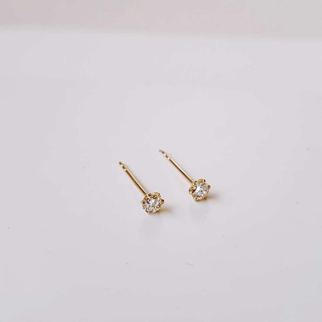 ONHAND: Tiny Diamond stud earrings in 18k Yellow Gold