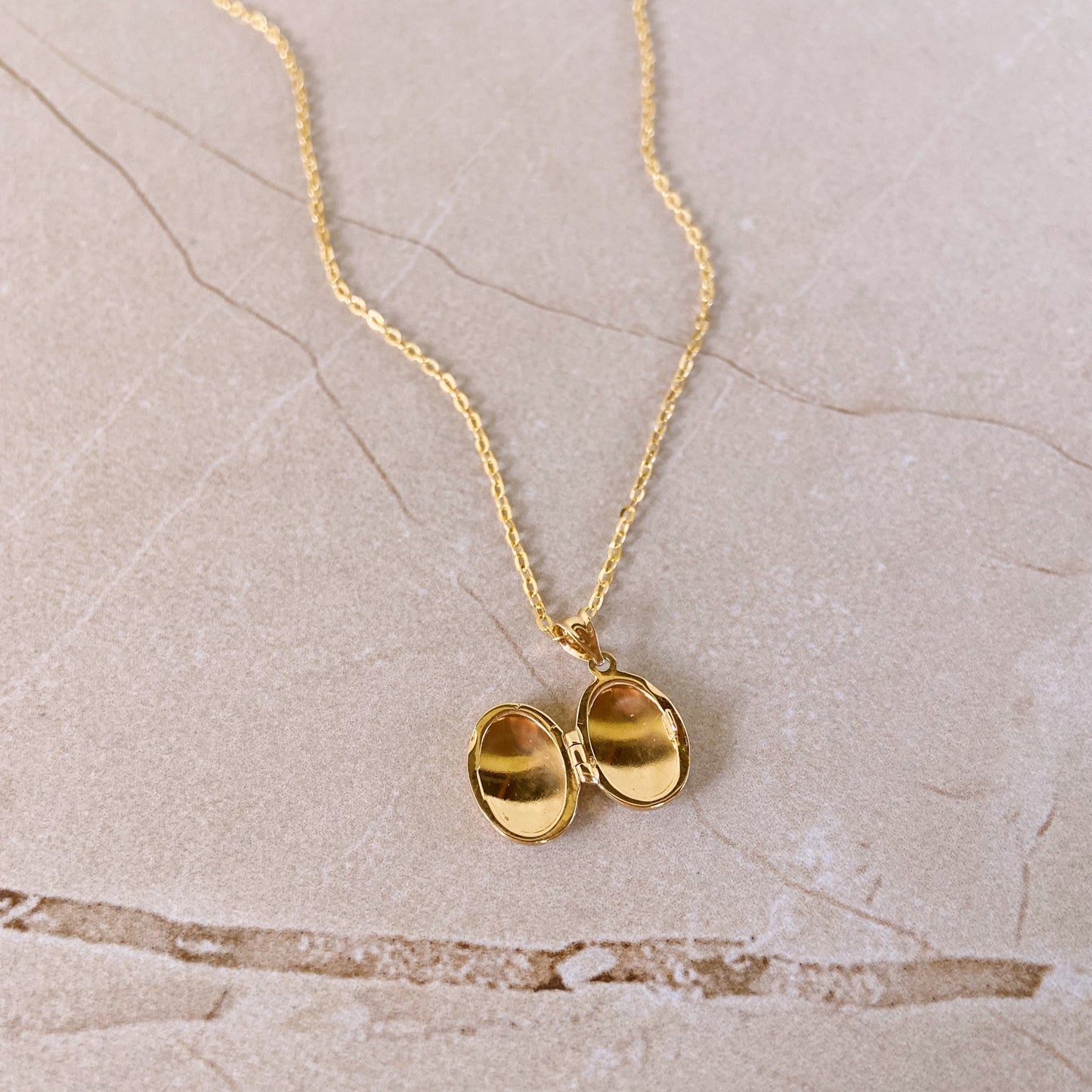 Oval Locket Necklace in 18K Gold